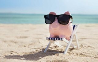 Piggy bank on the beach - 4 types of popular retirement plans