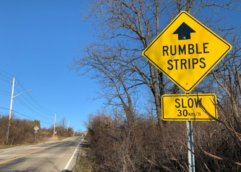 Rumble Strips roadside_slow down